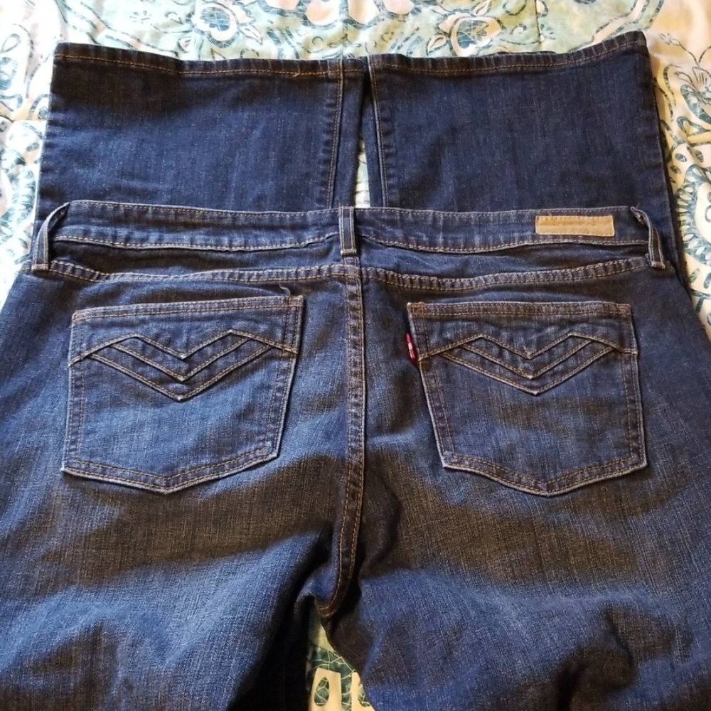 Levi's - Picture 2 of 4